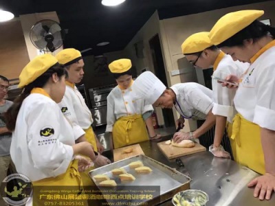 寒冬來臨，也阻擋不了展翅學(xué)員對烘焙的熱情！