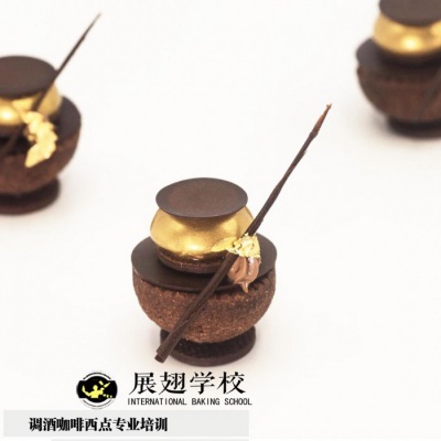 烘焙新手做淋面蛋糕老失敗？展翅烘焙培訓(xùn)告訴你原因！